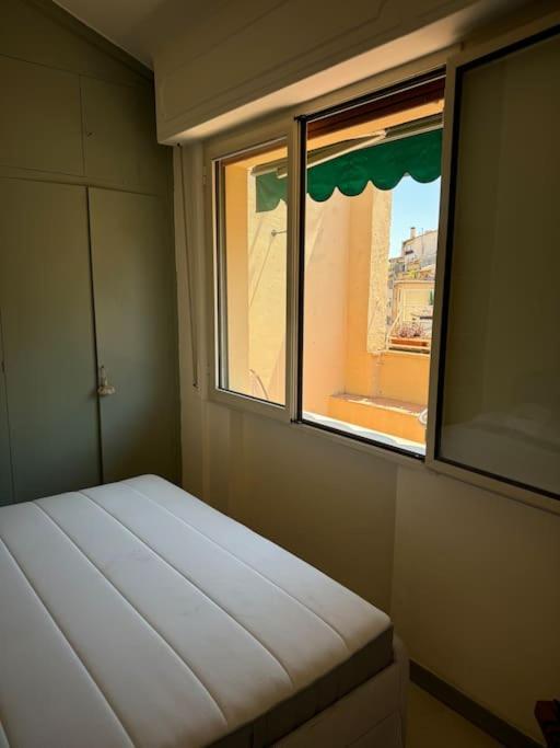 Friendly & Small 1-br With Beautiful Terrace Florencia